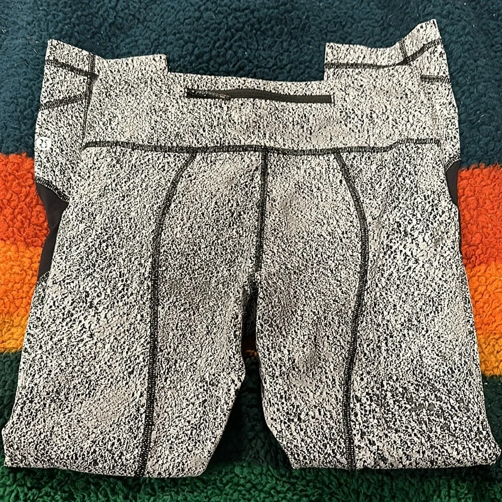 Lululemon Cropped Leggings - Picture 4 of 5